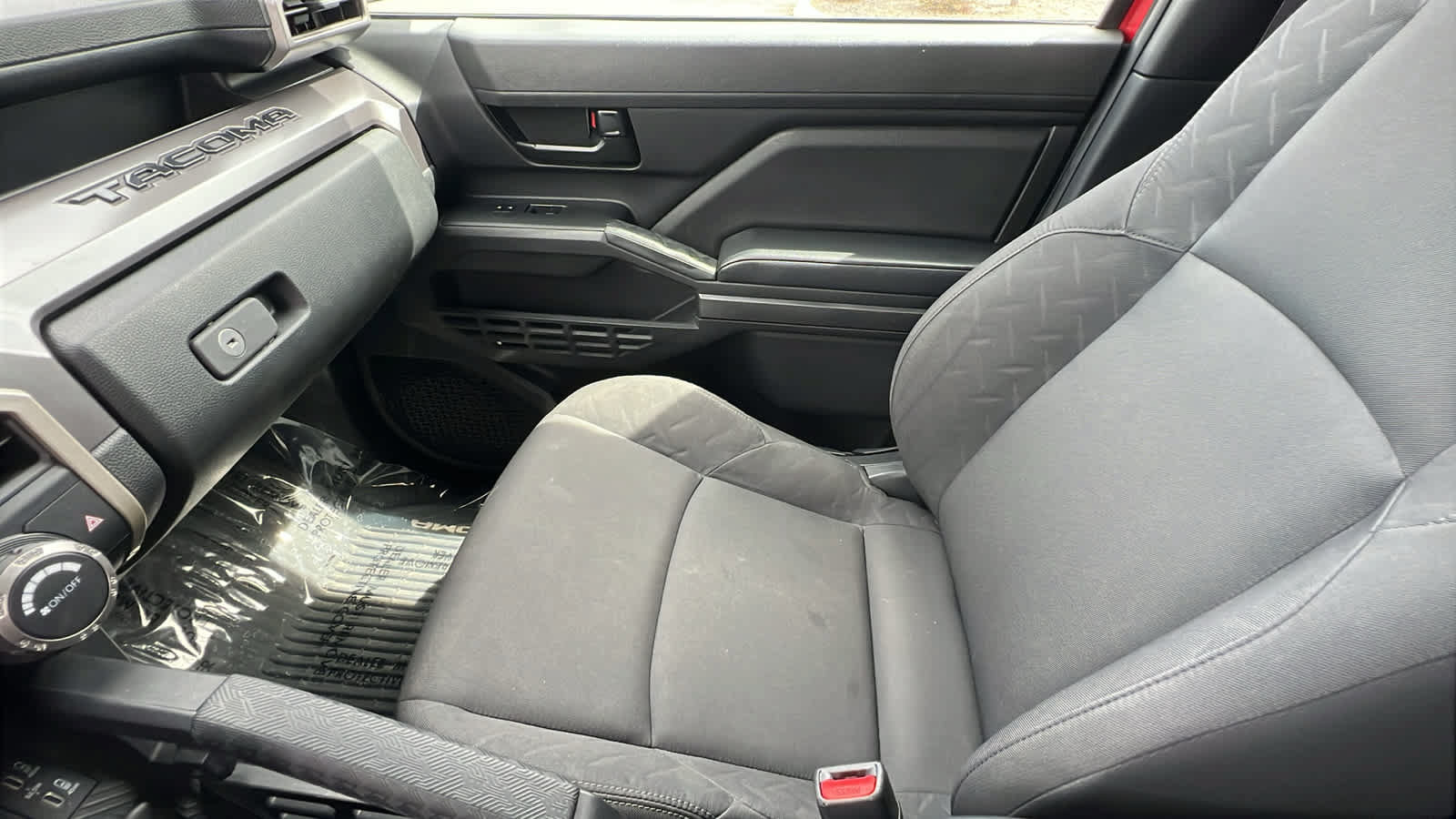 Used 2024 Toyota Tacoma SR5 AWD/4WD image 12