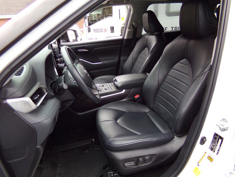Used 2022 Toyota Highlander XLE image 16