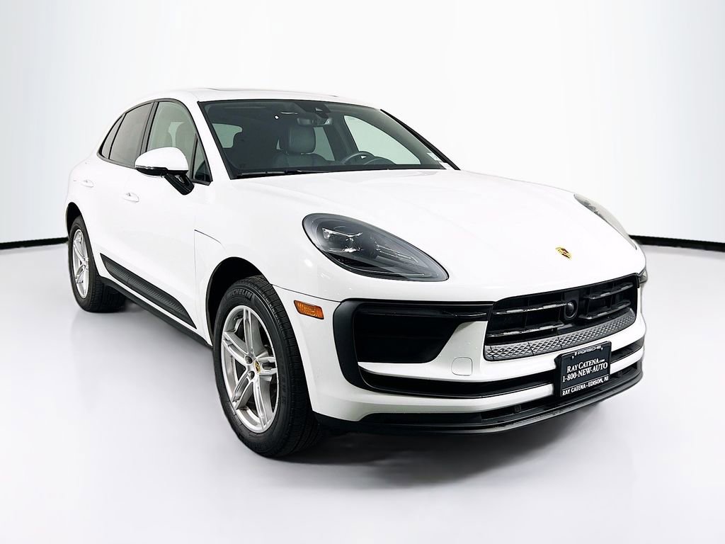 Certified 2025 Porsche Macan image 7
