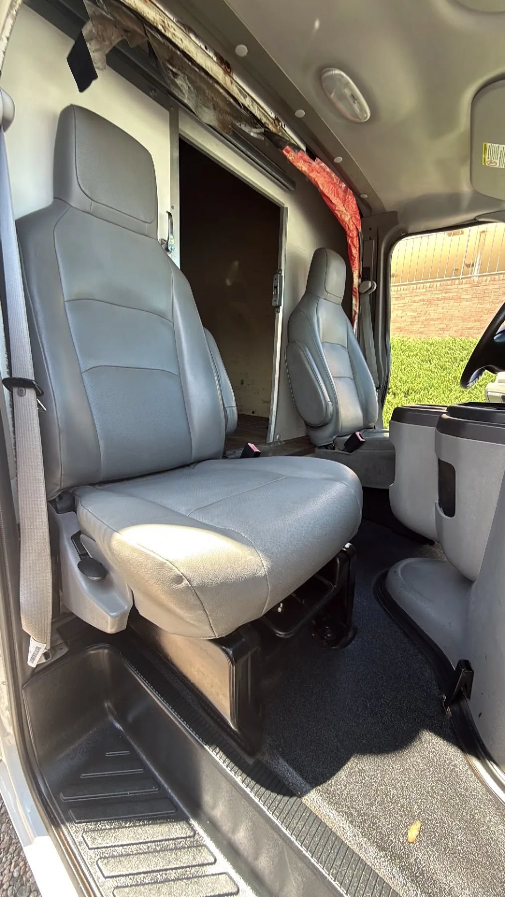 Used 2011 Ford E-450 and Econoline 450 Super Duty RWD image 32
