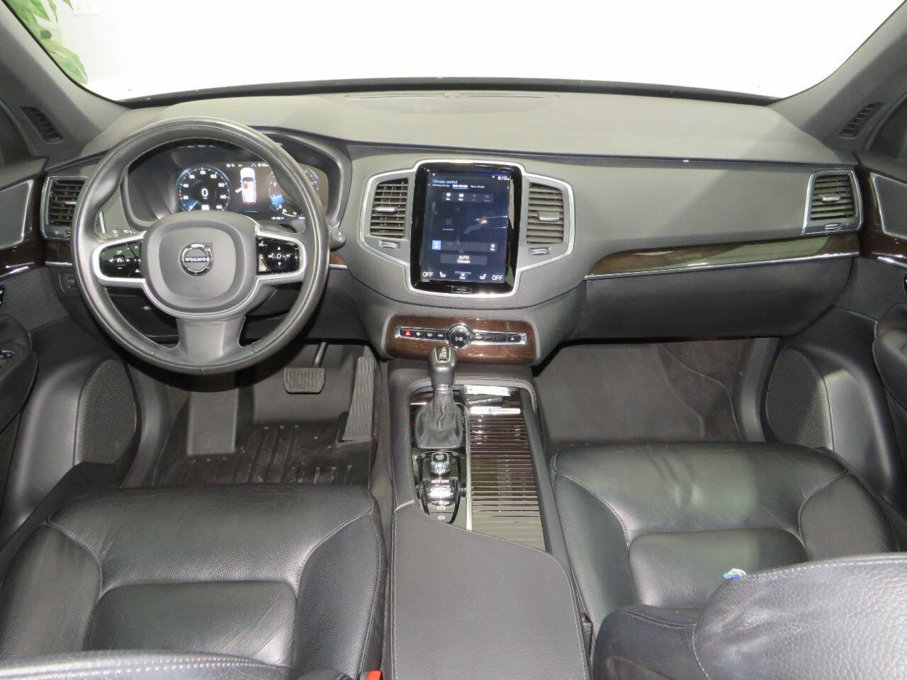 Used 2019 Volvo XC90 T6 Momentum w/ Protection Package Premier image 17