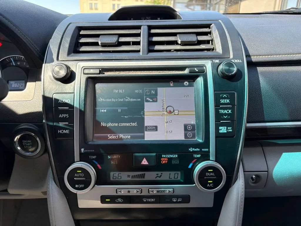 Used 2014 Toyota Camry XLE w/ Leather Package FWD image 12