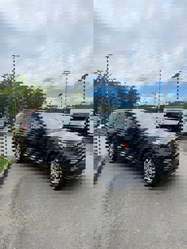 Used 2024 Ford Explorer XLT w/ Equipment Group 202A image 4