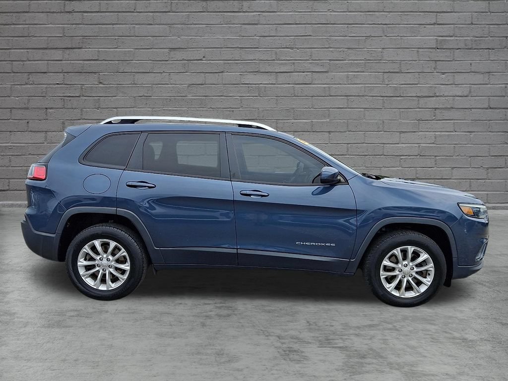 Used 2020 Jeep Cherokee Latitude w/ Cold Weather Group AWD/4WD image 13