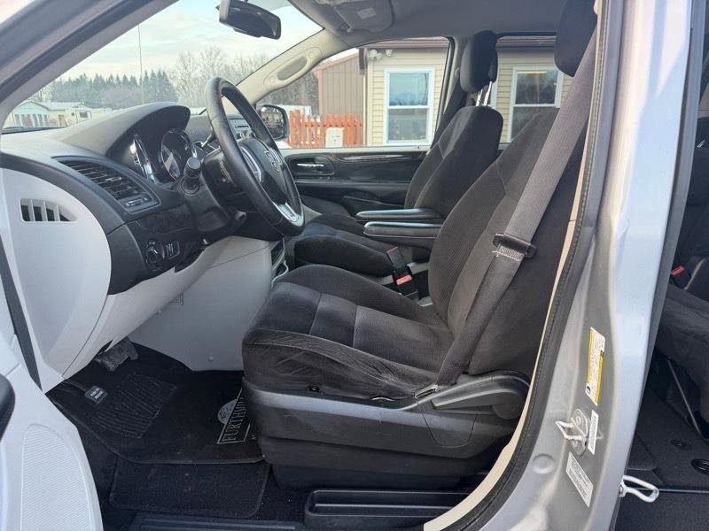 Used 2015 Dodge Grand Caravan SE w/ Quick Order Package 29E SE image 3