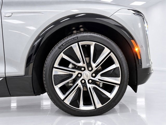 Used 2024 Cadillac Lyriq Luxury w/ Nappa Leather Package AWD/4WD image 8