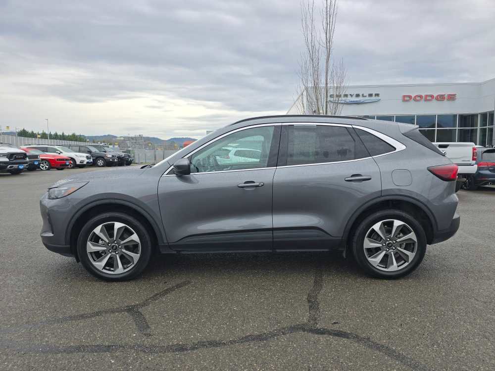 Used 2024 Ford Escape Platinum image 2