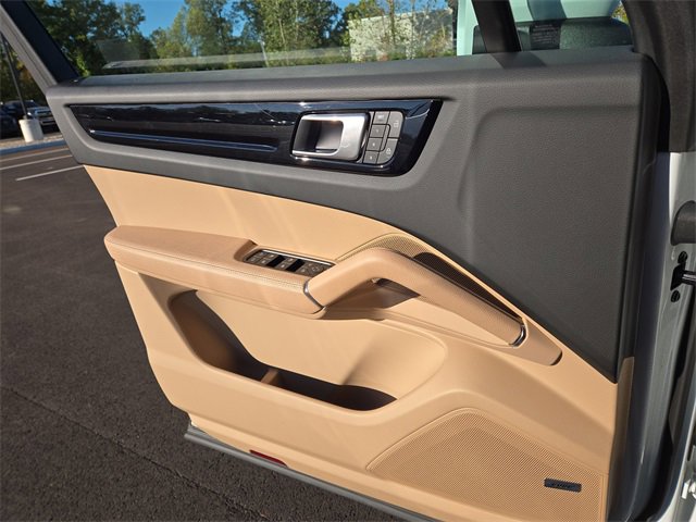 Used 2023 Porsche Cayenne image 22
