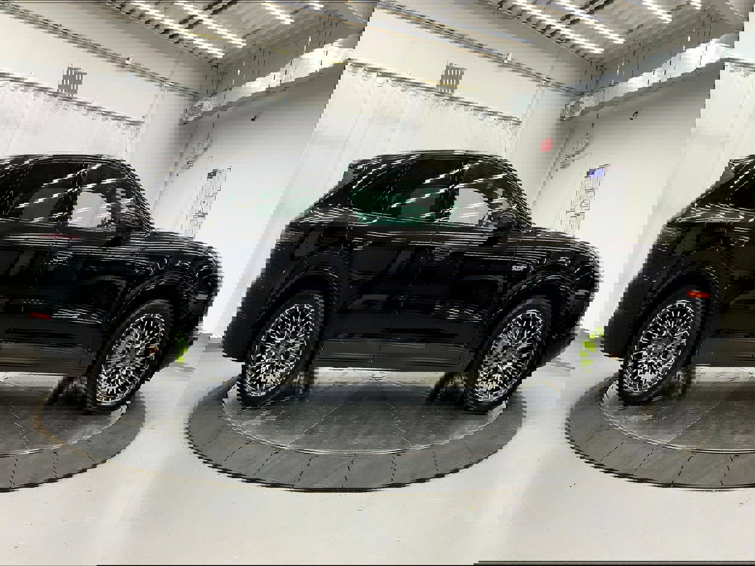 Used 2022 Porsche Cayenne E-Hybrid image 8