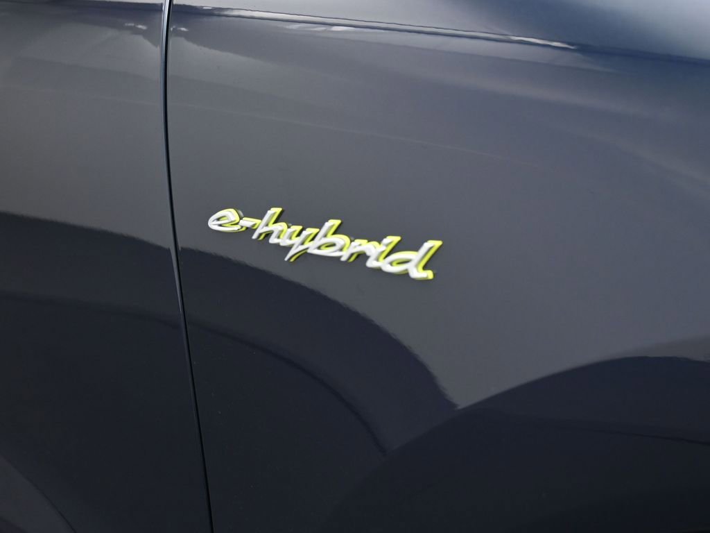 Certified 2025 Porsche Cayenne E-Hybrid Coupe image 30