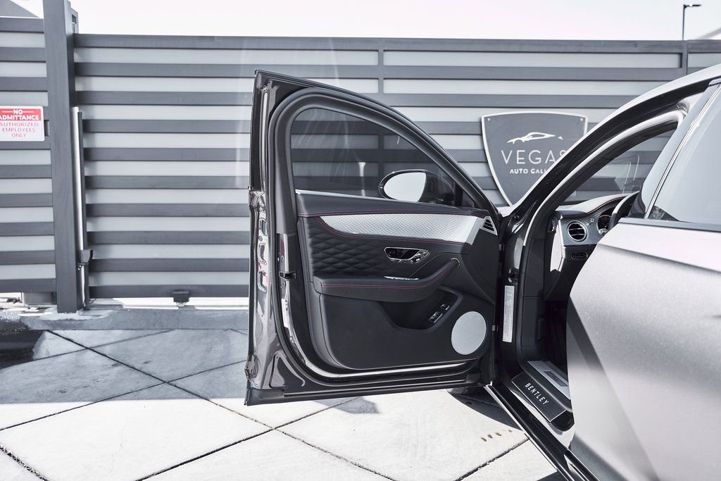 Used 2023 Bentley Flying Spur V8 image 29