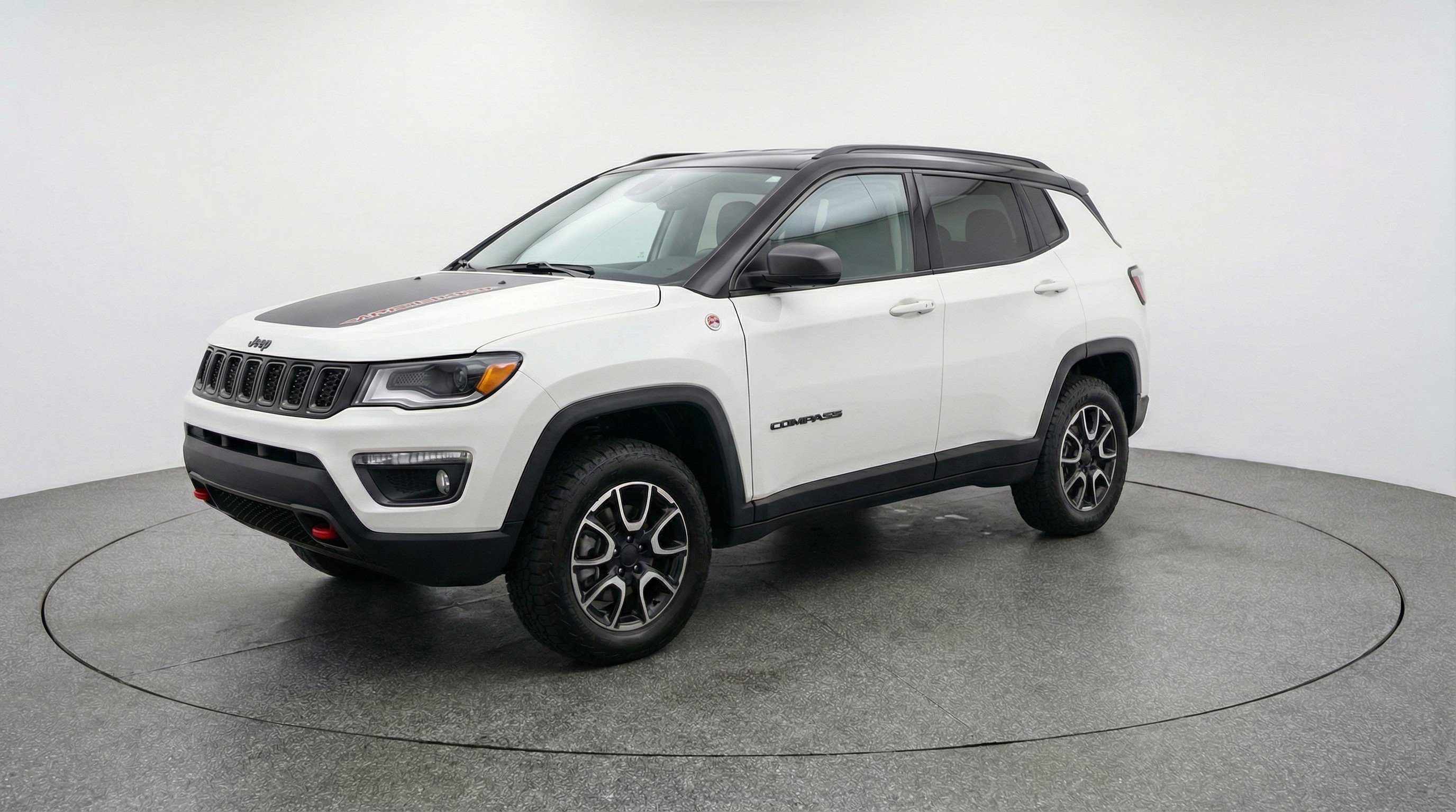 Used 2025 Jeep Compass Trailhawk AWD/4WD image 3