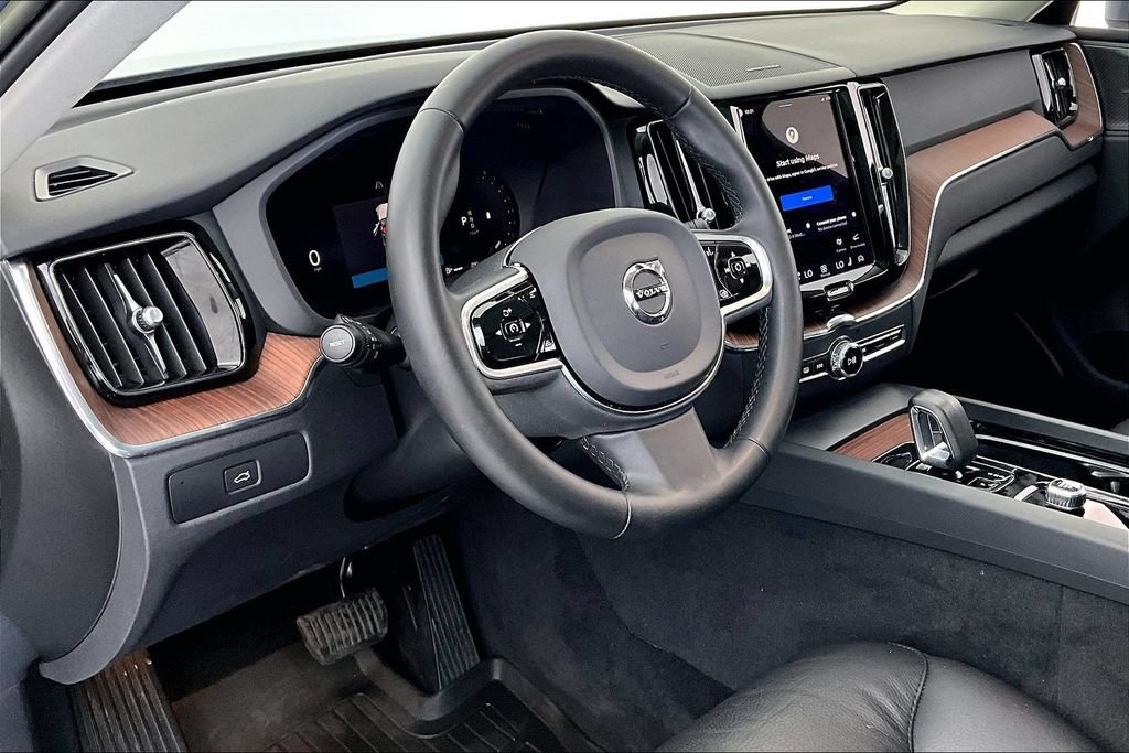 Certified 2023 Volvo XC60 B5 Plus AWD/4WD image 16