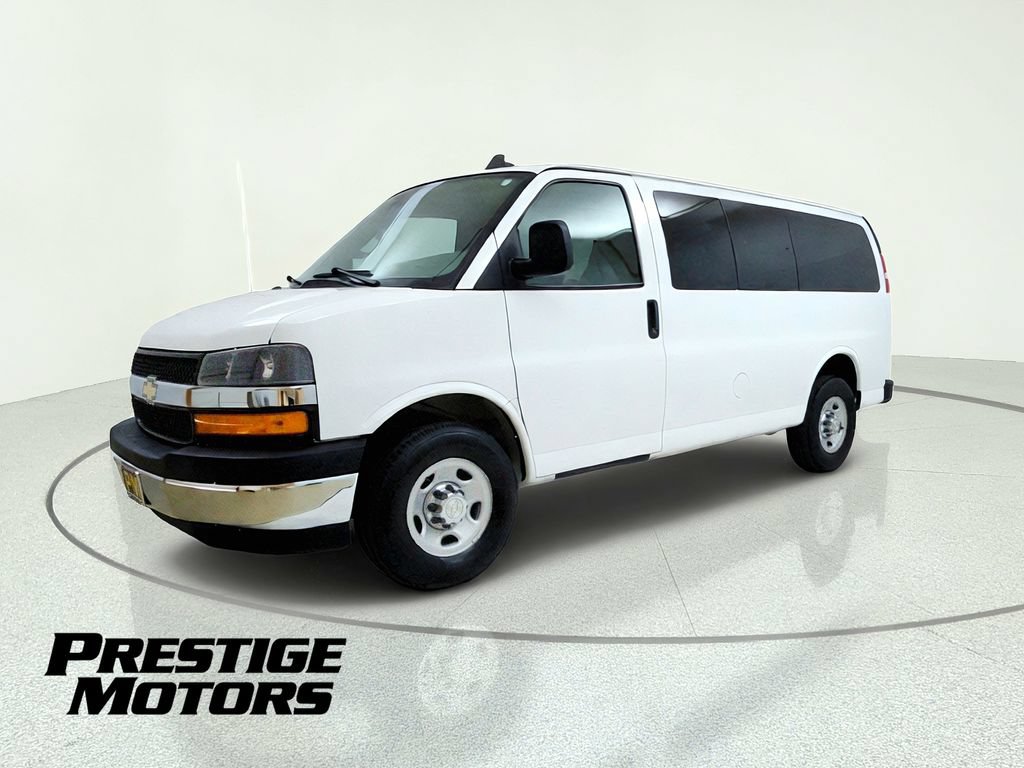 Used 2019 Chevrolet Express 2500 LT w/ LT Preferred Equipment Group RWD image 3