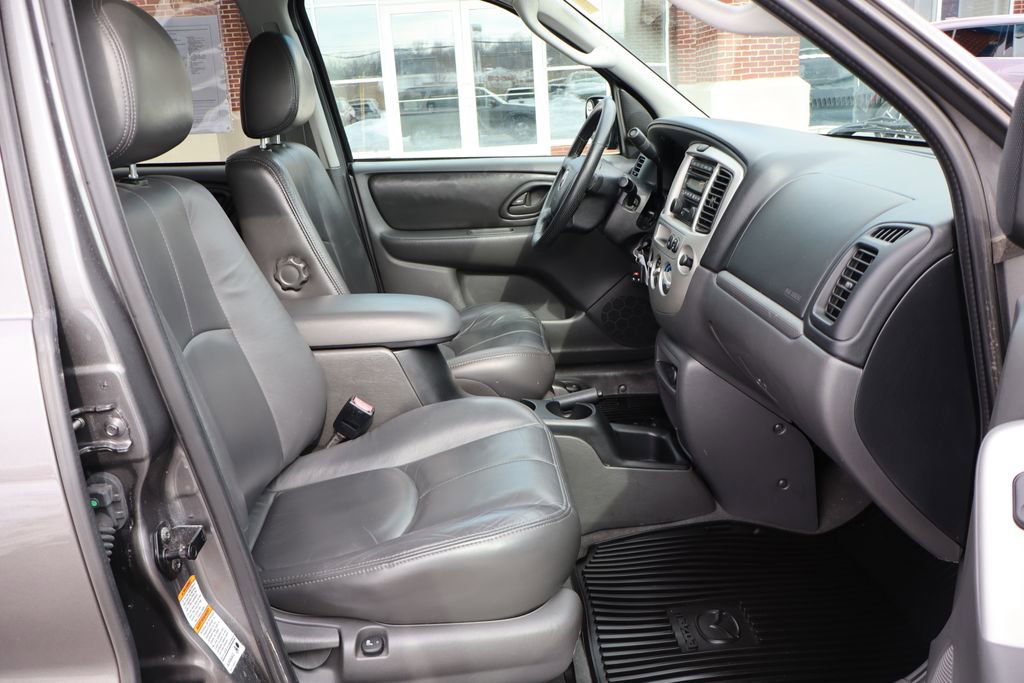 Used 2004 MAZDA Tribute ES w/ Luxury Pkg image 40