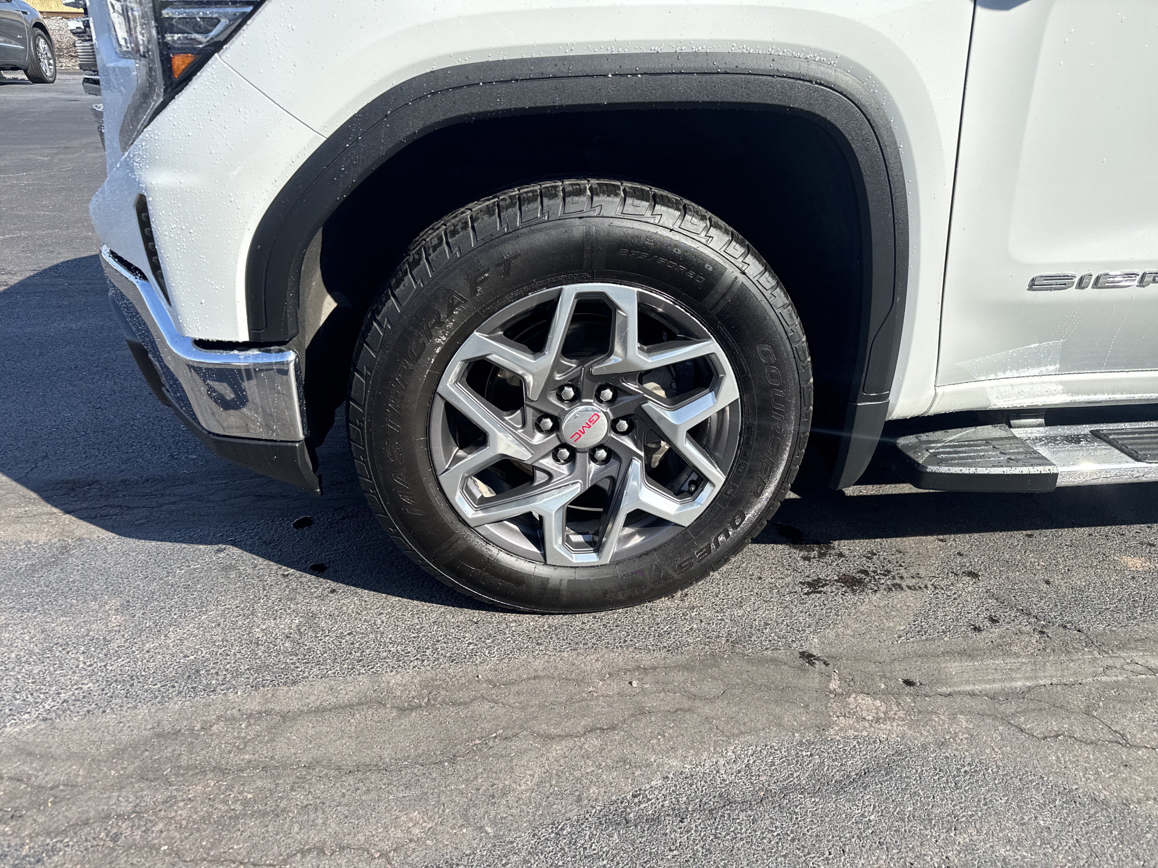 Used 2023 GMC Sierra 1500 SLT w/ SLT Premium Package AWD/4WD image 11