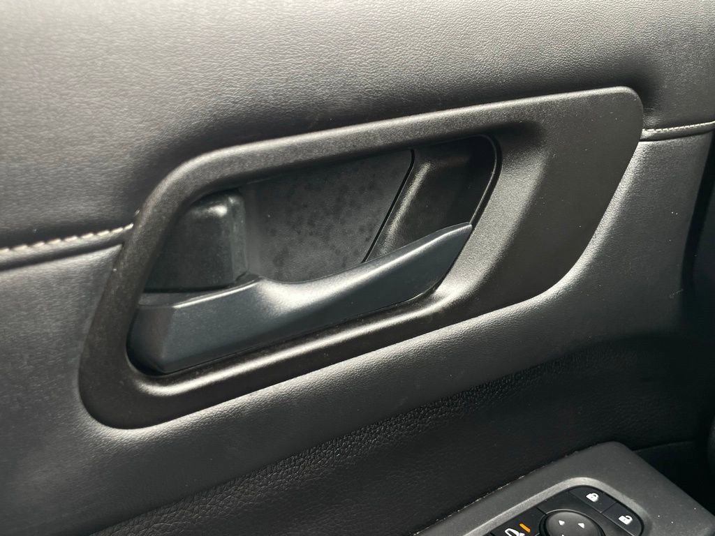 Used 2024 Nissan Pathfinder S image 14