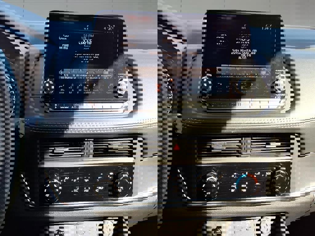 Used 2025 Nissan Rogue S image 15