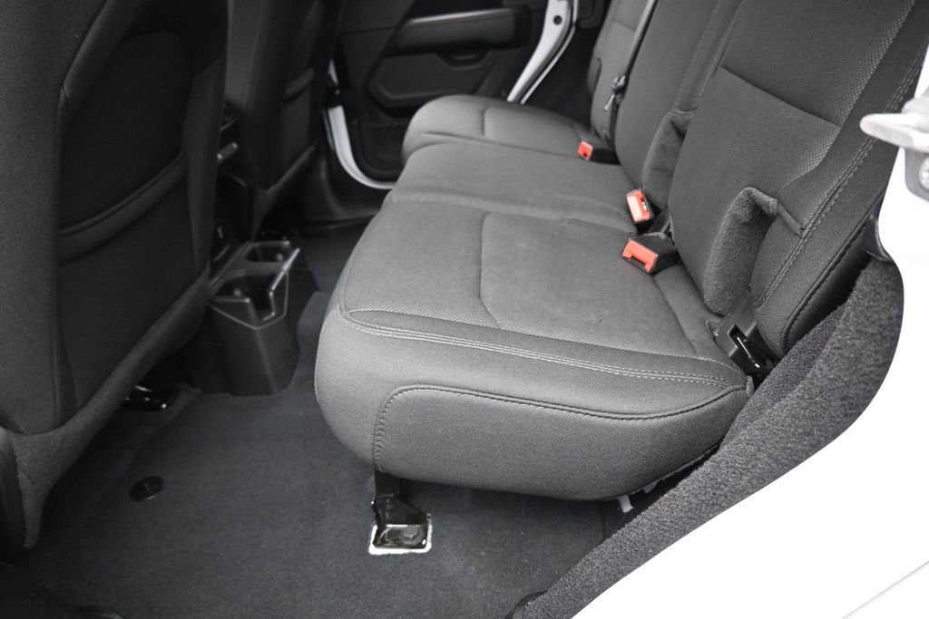 Used 2022 Jeep Wrangler Unlimited Sahara AWD/4WD image 31