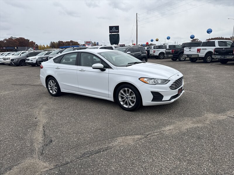 Used 2020 Ford Fusion SE FWD image 2
