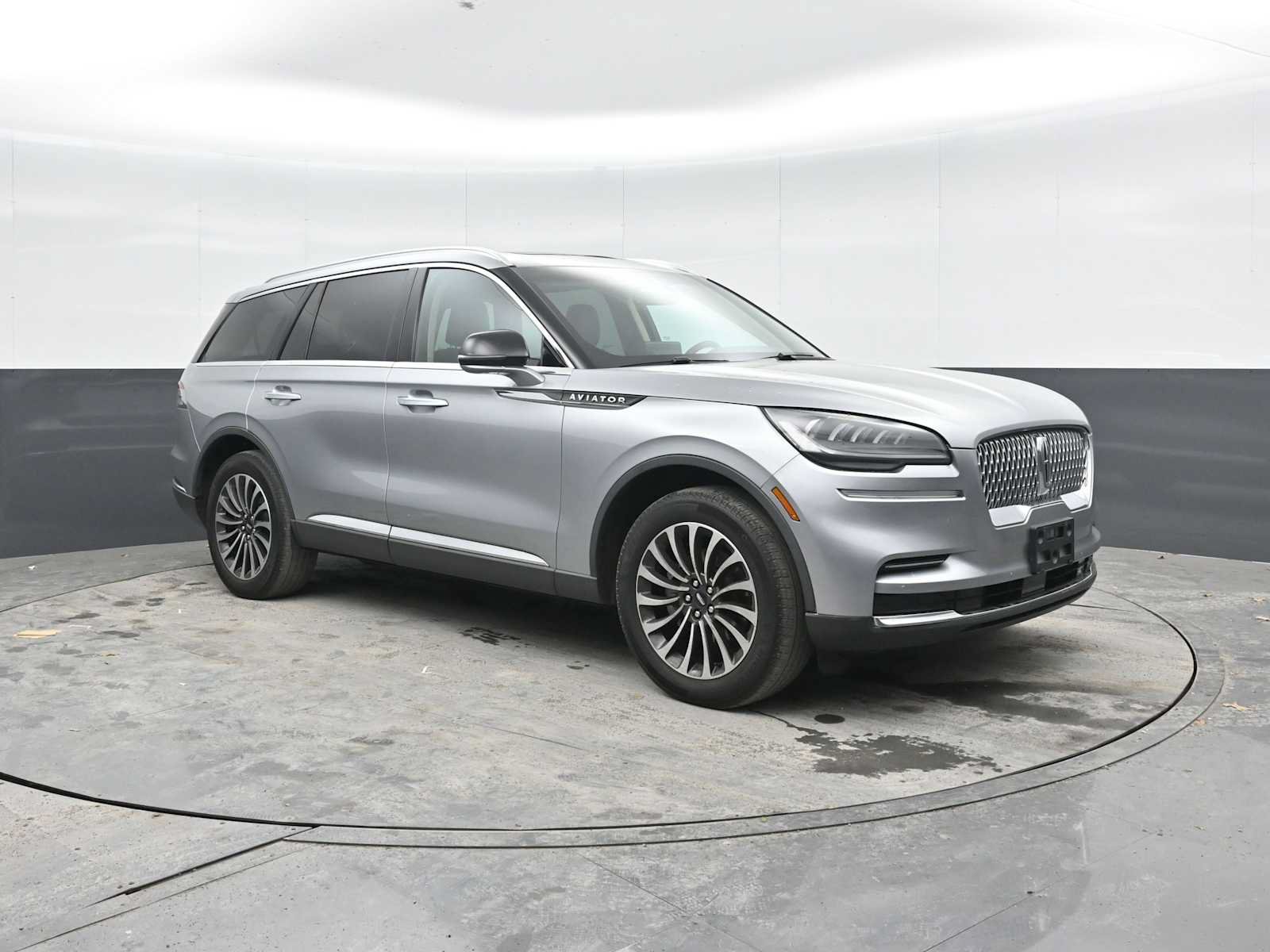 Used 2023 Lincoln Aviator AWD w/ Premium Package image 6