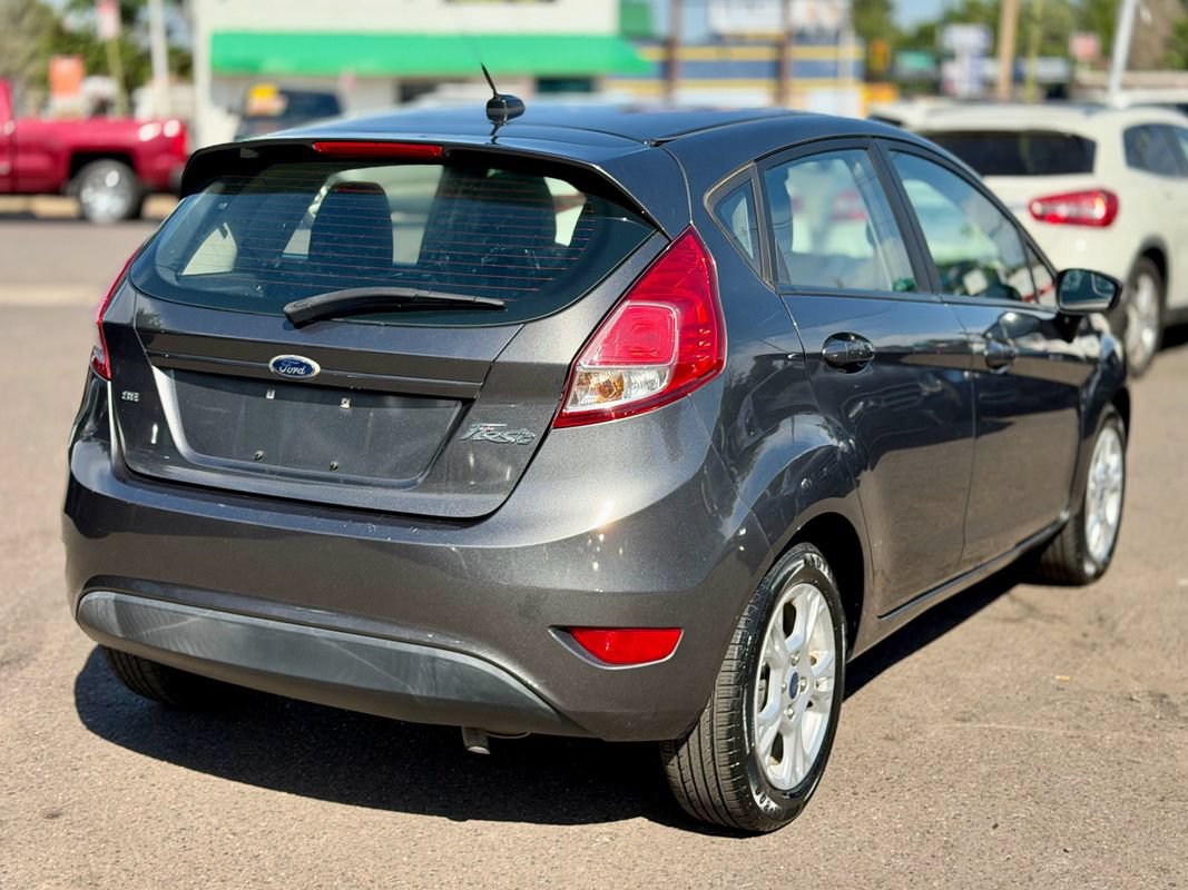 Used 2016 Ford Fiesta SE FWD image 2