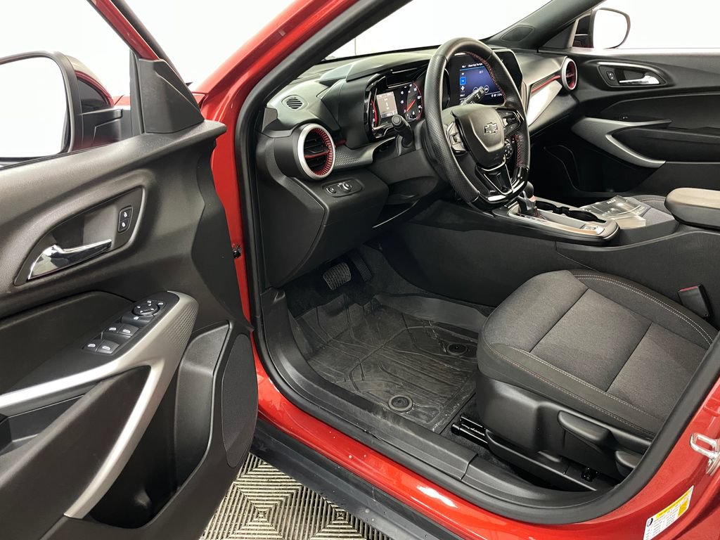 Used 2024 Chevrolet Trax RS w/ Driver Confidence Package FWD image 17