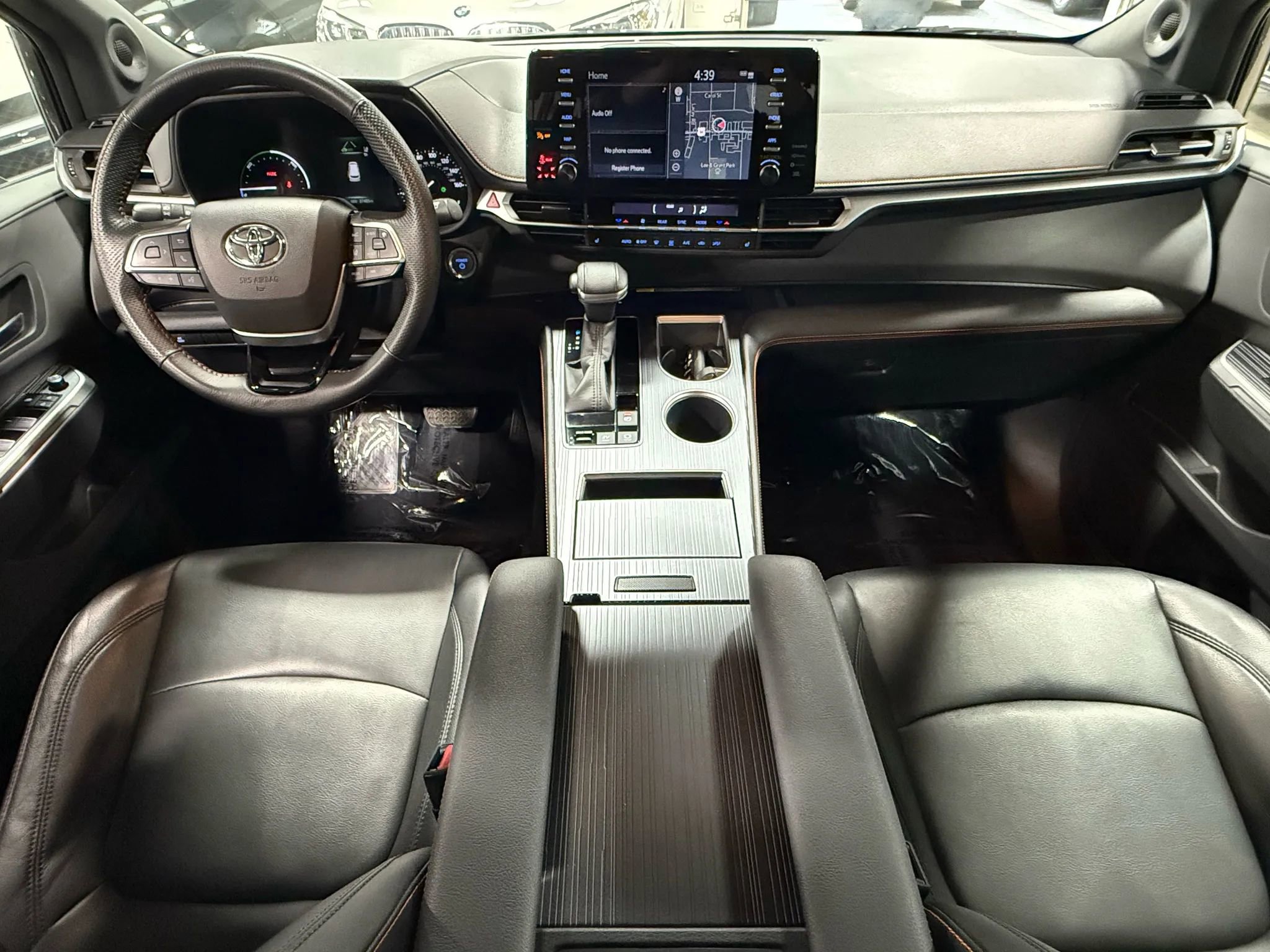 Used 2022 Toyota Sienna XSE image 2