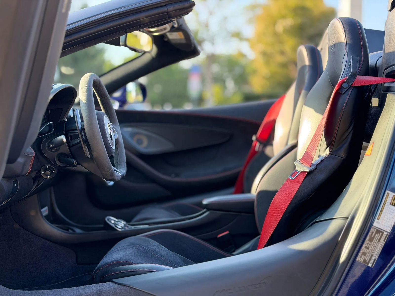 Used 2018 McLaren 570S Spider image 23