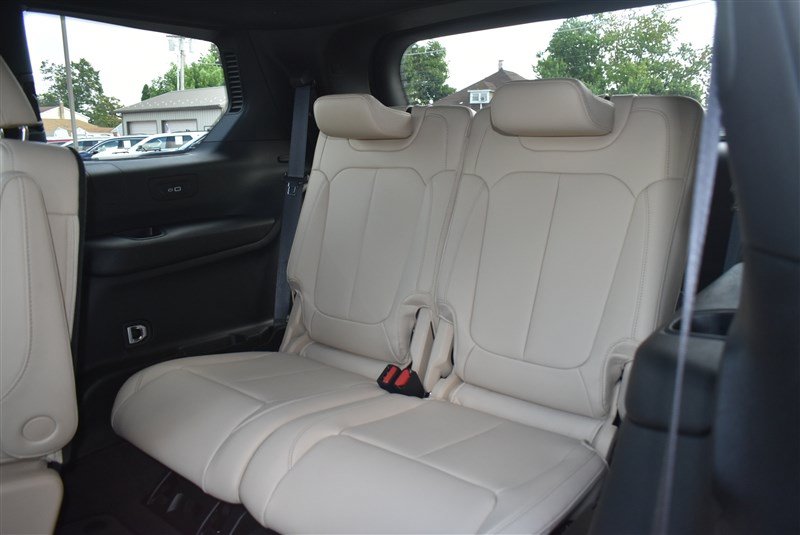 Used 2023 Jeep Grand Cherokee L Limited w/ Trailer Tow Group (B) AWD/4WD image 29