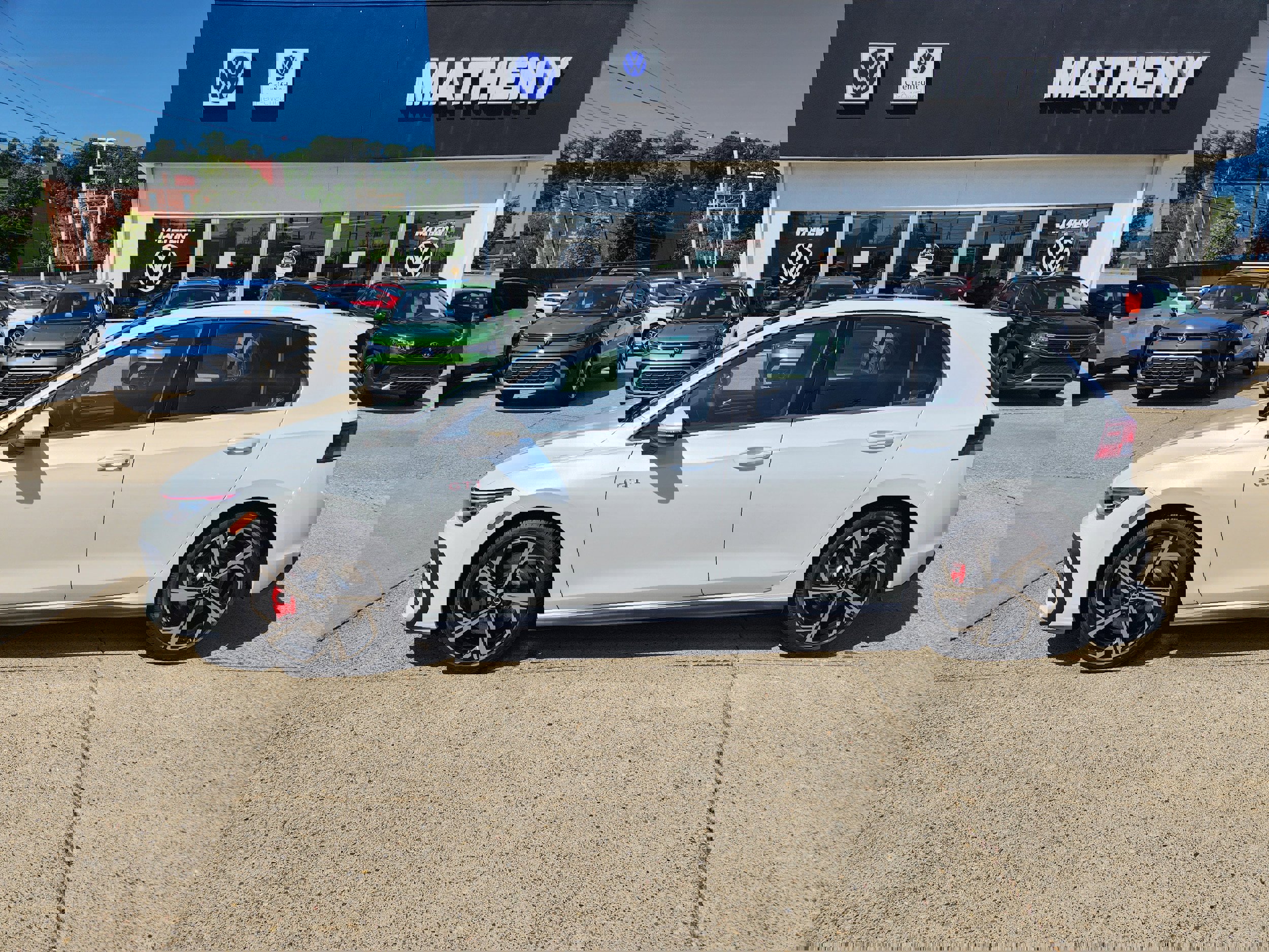 New 2025 Volkswagen GTI SE image 2