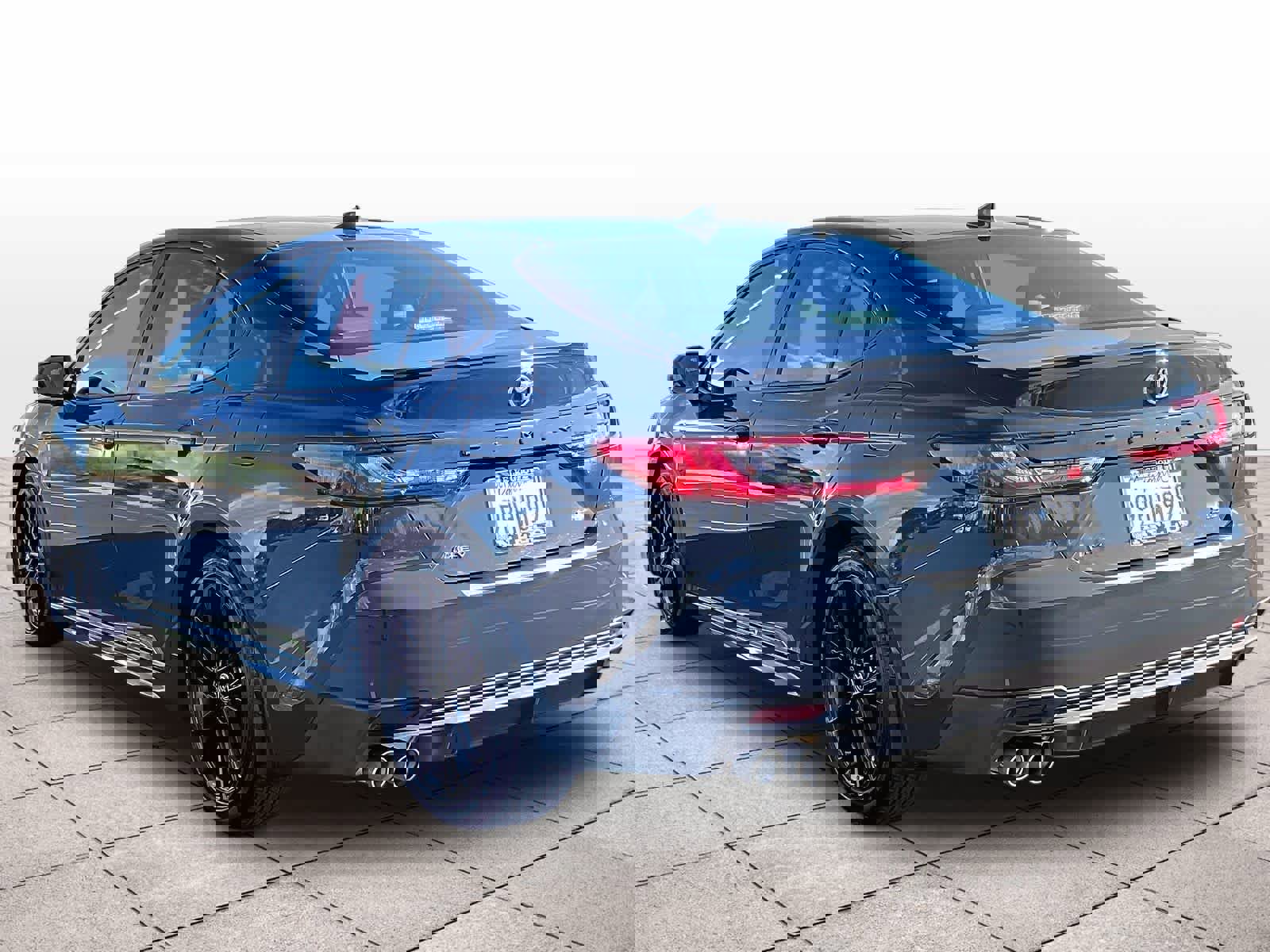 Used 2025 Toyota Camry SE image 15