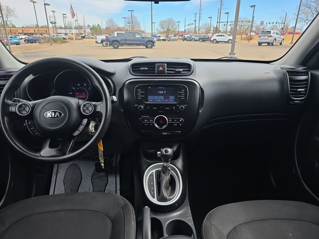 Used 2017 Kia Soul + image 12