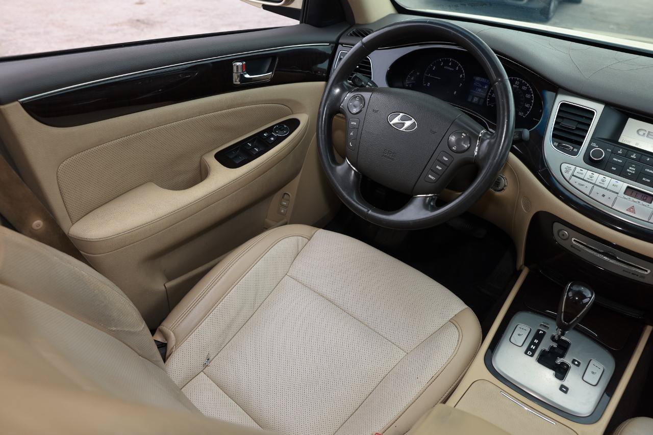 Used 2011 Hyundai Genesis 3.8 RWD image 20