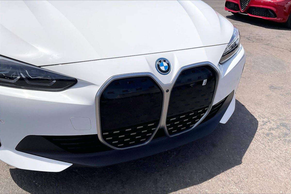 Used 2023 BMW i4 eDrive40 w/ Premium Package RWD image 26