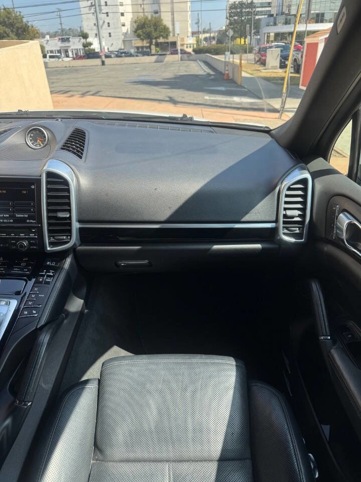 Used 2016 Porsche Cayenne AWD/4WD image 14
