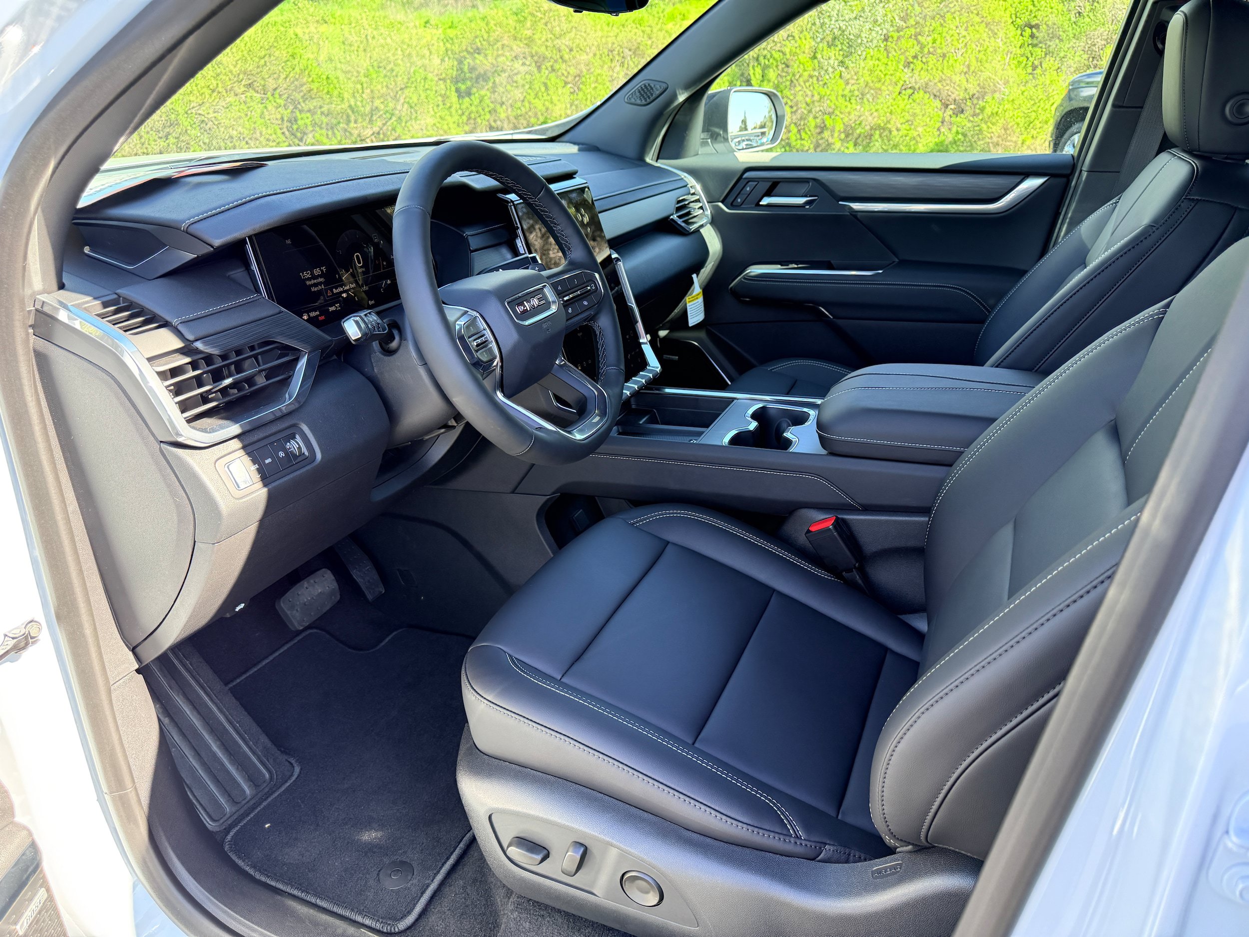 Used 2026 GMC Acadia Elevation w/ Elevation Premium Package AWD/4WD image 11