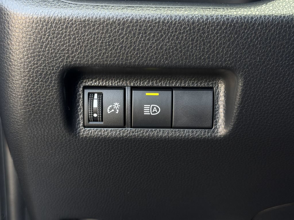 Used 2025 Toyota RAV4 SE AWD/4WD image 23