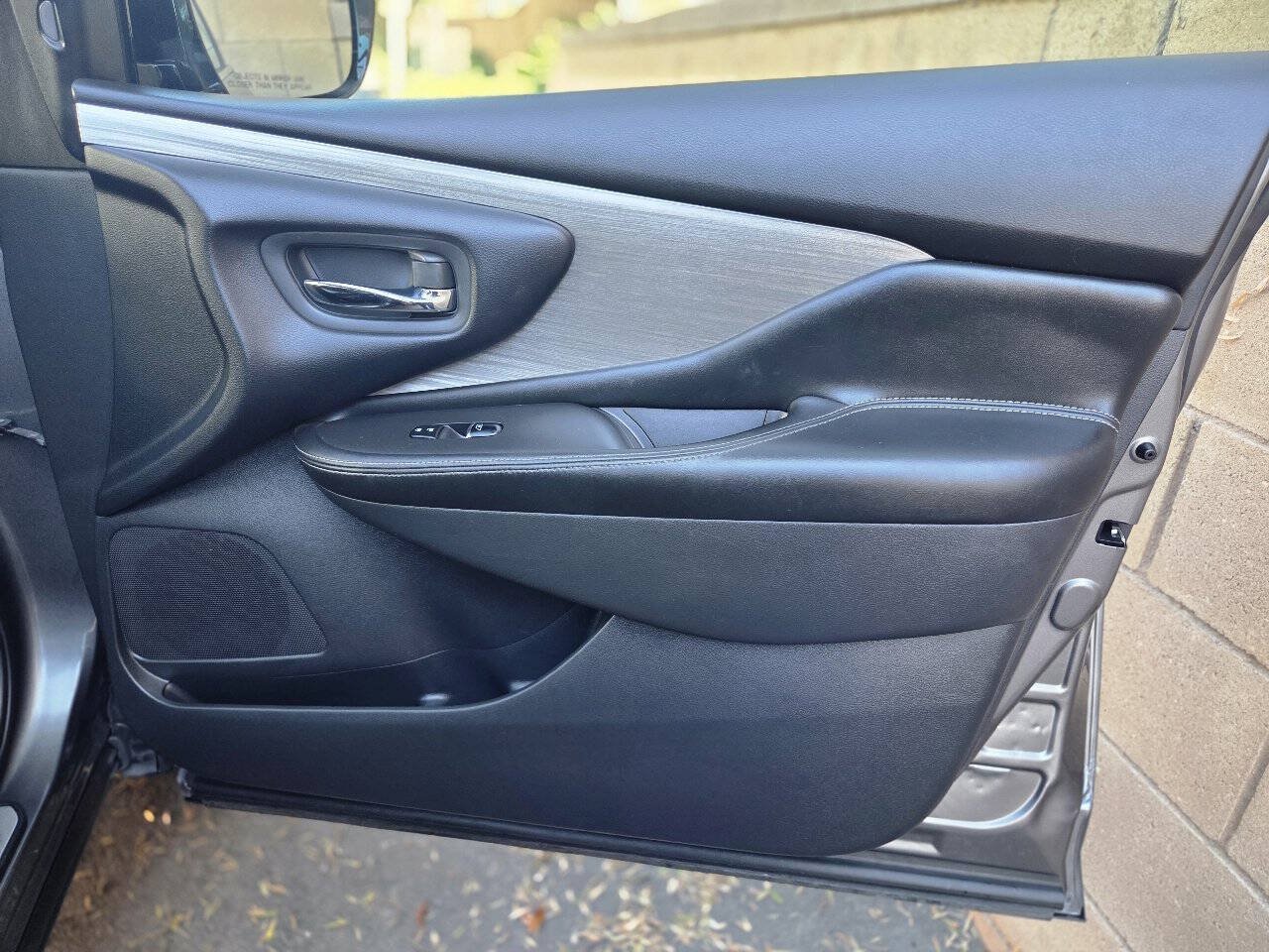 Used 2015 Nissan Murano Platinum w/ Platinum Technology Package FWD image 18