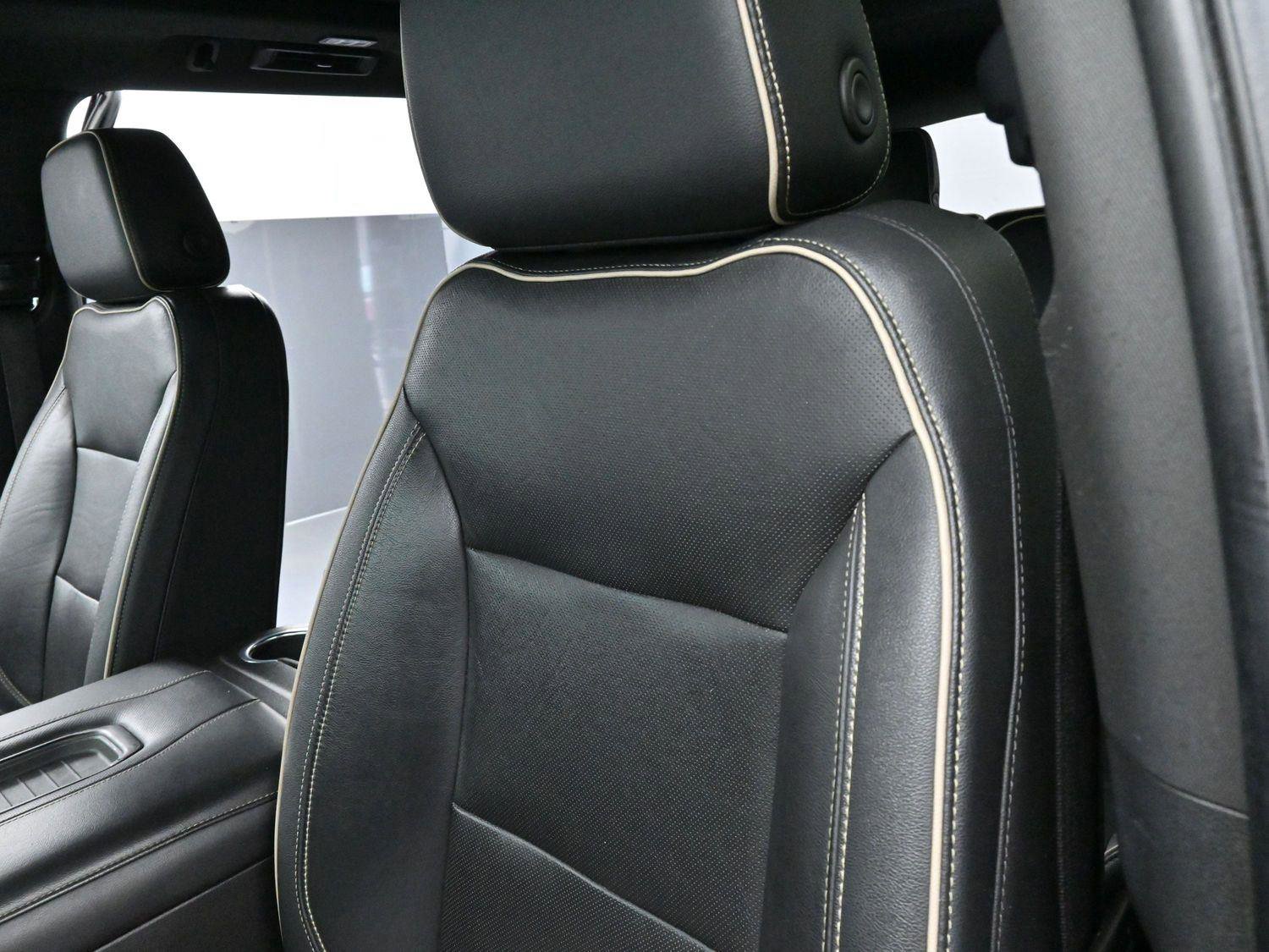 Used 2021 Chevrolet Tahoe Premier w/ Premium Package image 18