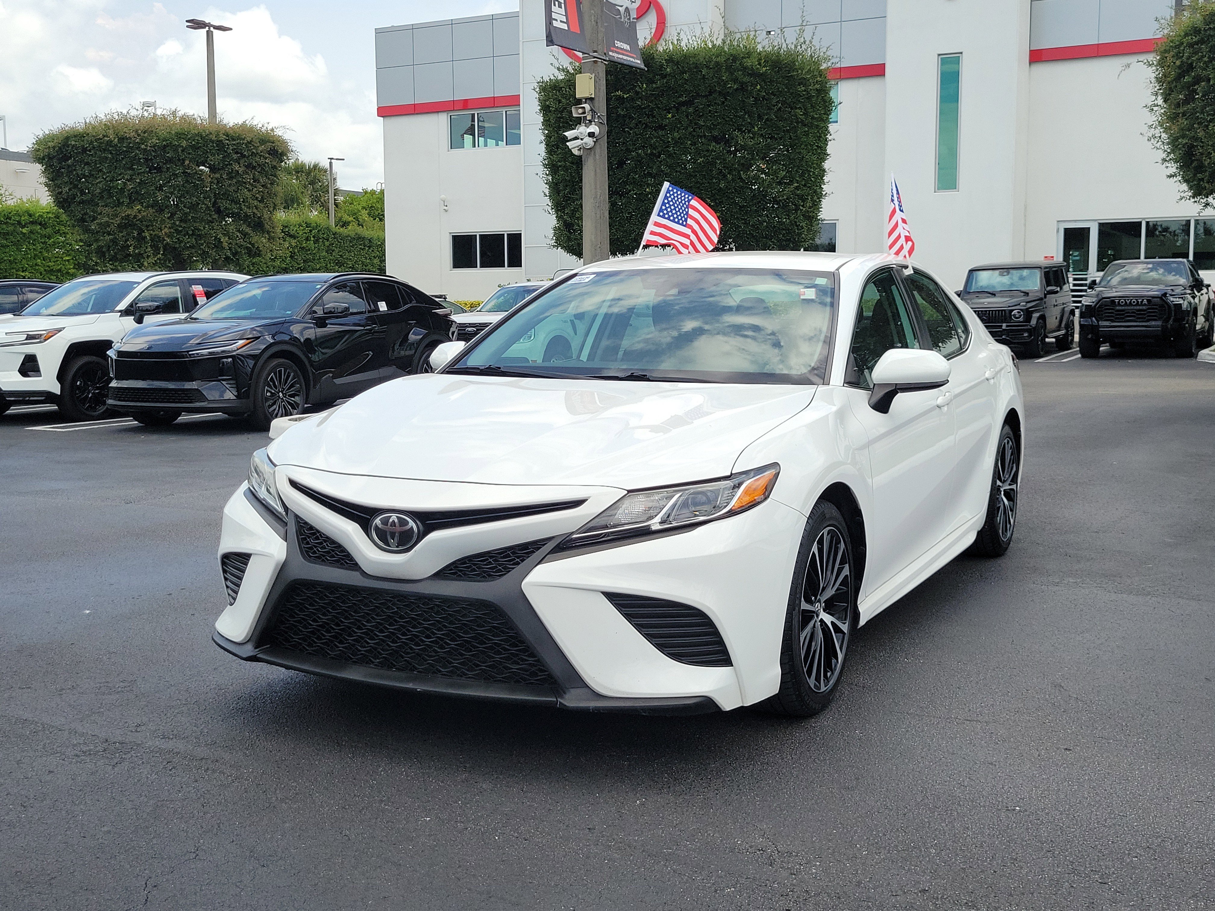 Used 2020 Toyota Camry SE FWD image 5