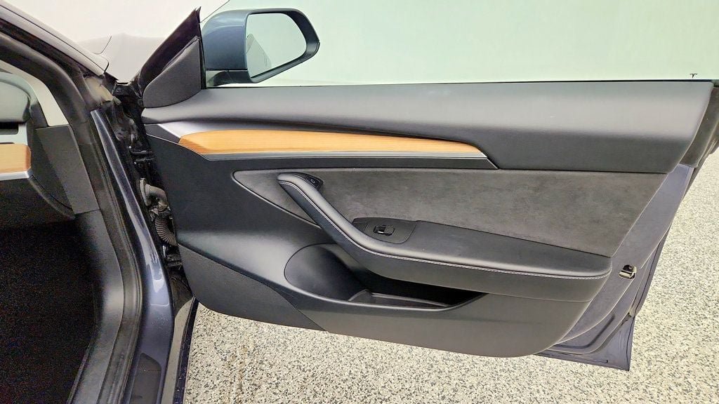 Used 2023 Tesla Model 3 Standard Range RWD image 30