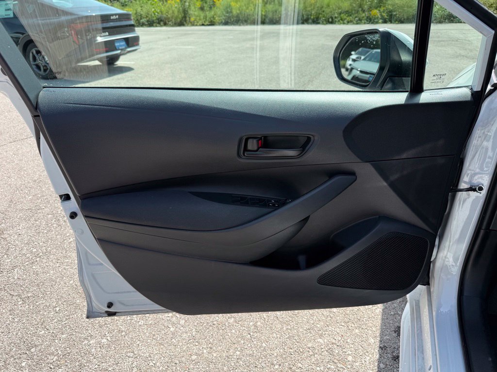 Used 2025 Toyota Corolla LE FWD image 6
