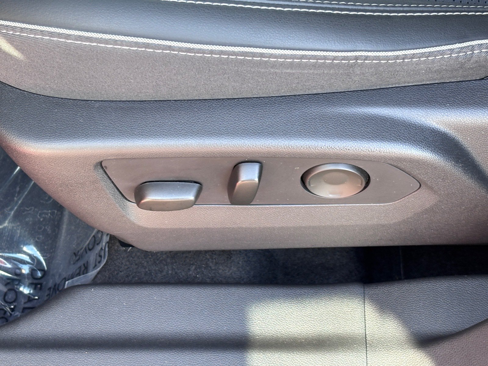 Used 2021 Buick Envision Essence w/ Technology Package I AWD/4WD image 16