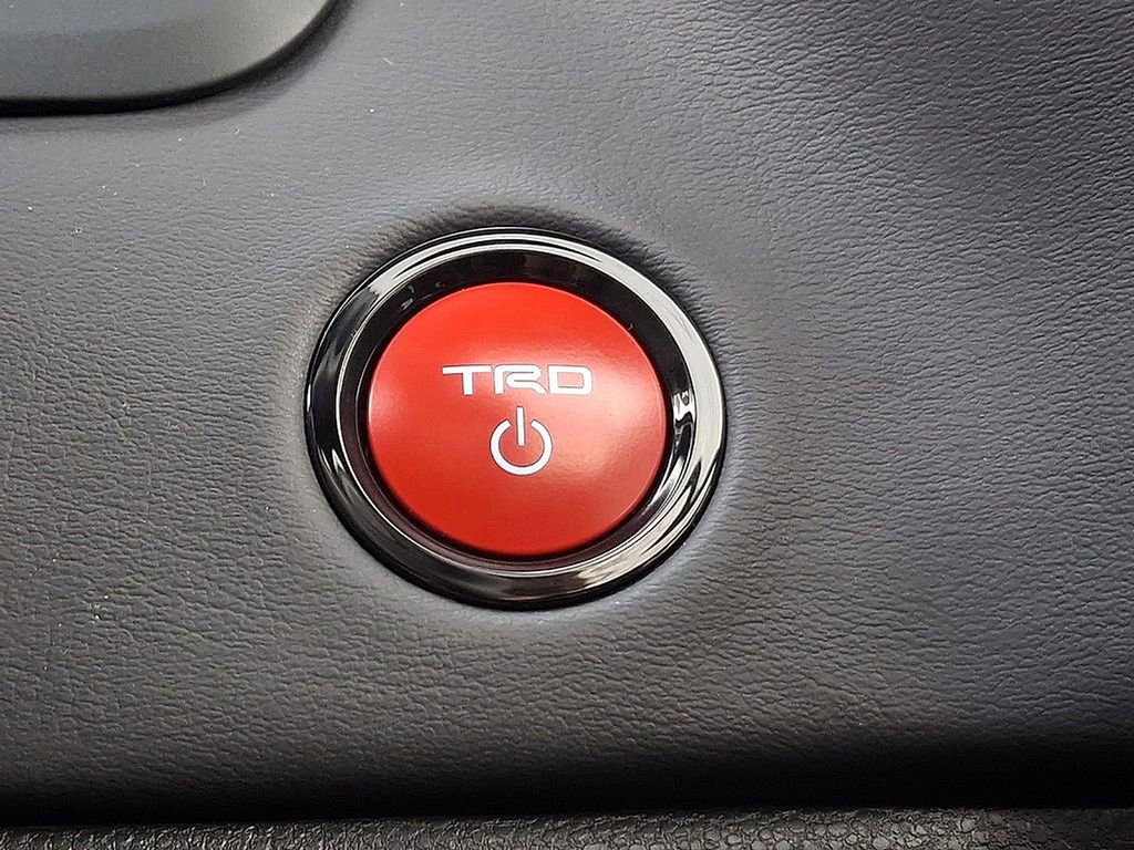 Used 2025 Toyota Sequoia Platinum AWD/4WD image 23