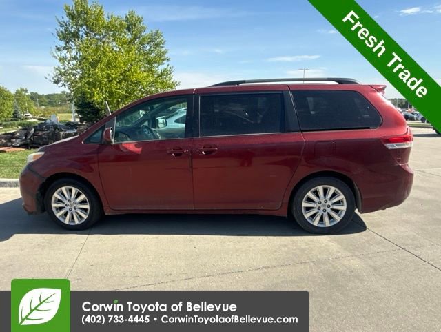 Used 2011 Toyota Sienna XLE AWD/4WD image 7