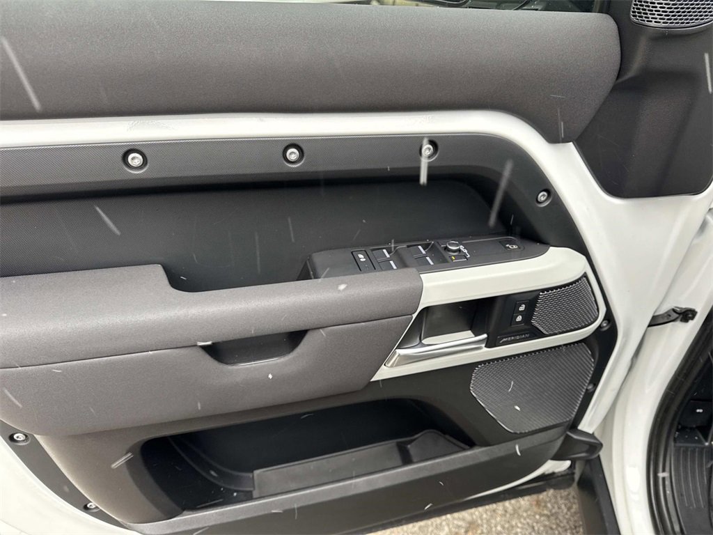 Used 2023 Land Rover Defender 110 S image 16