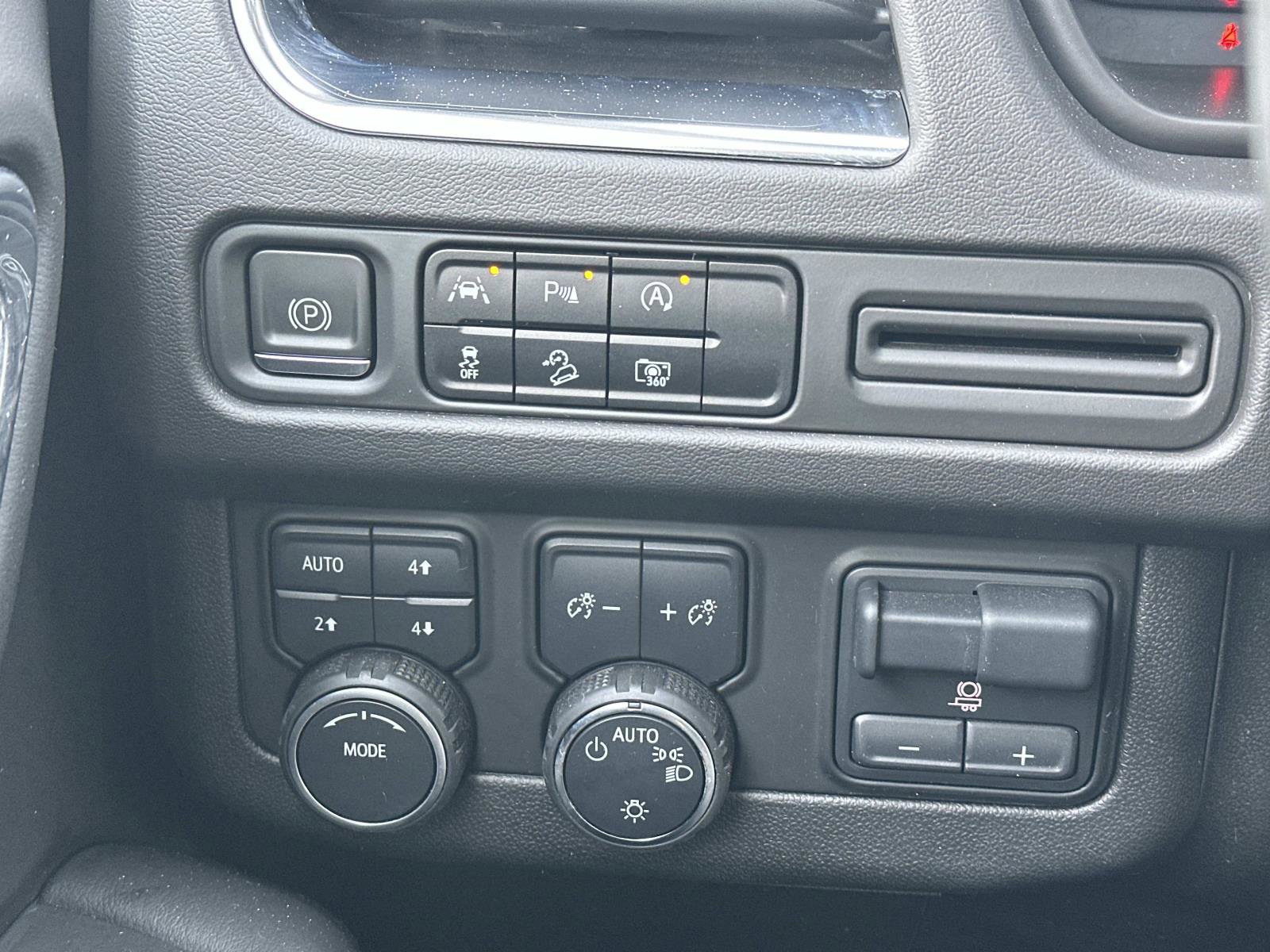 Certified 2023 Chevrolet Tahoe Z71 w/ Luxury Package image 28