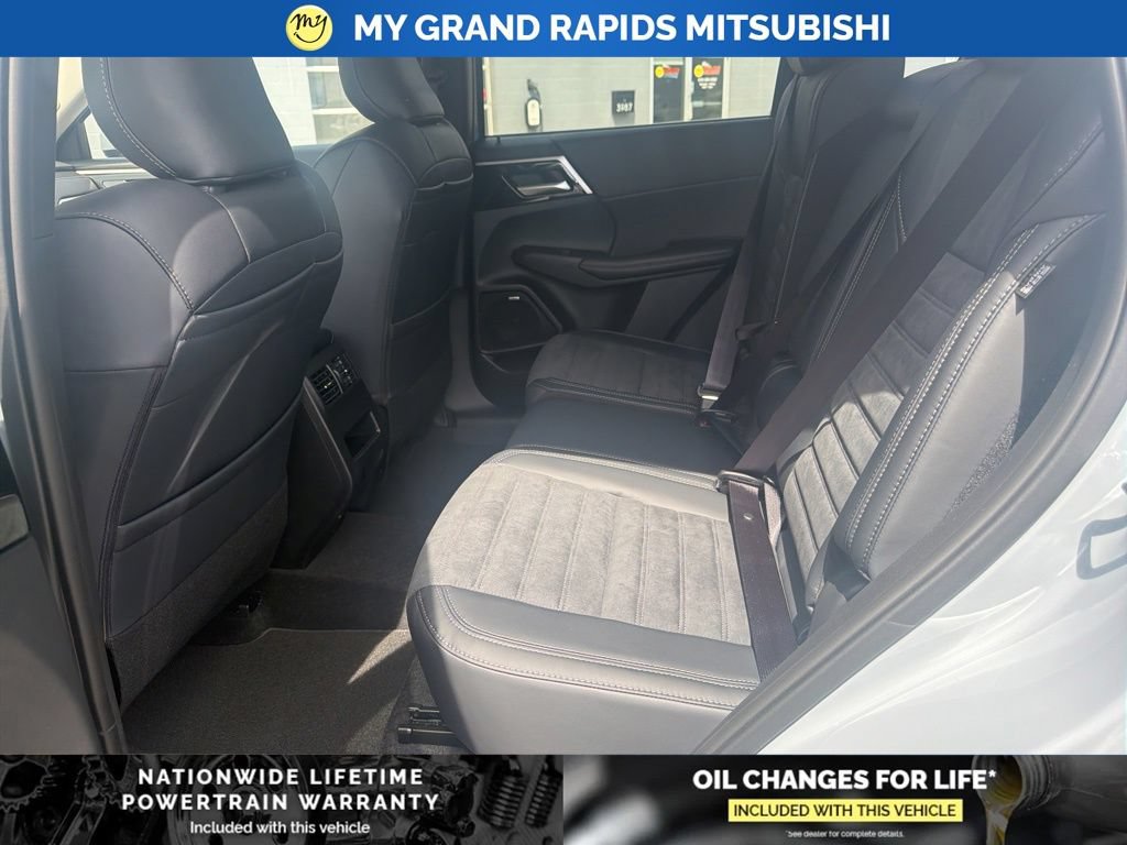 New 2026 Mitsubishi Outlander SE AWD/4WD image 7