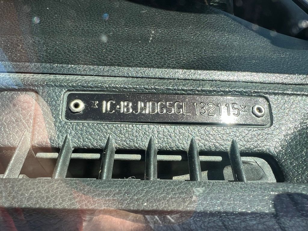Used 2016 Jeep Wrangler Unlimited Sport w/ Connectivity Group AWD/4WD image 14